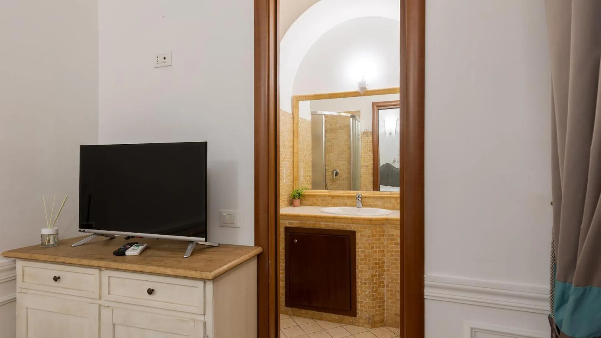 Domus Suite 14 Roma 0*,